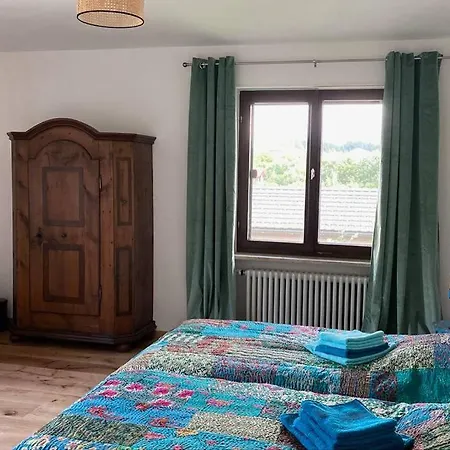 Apartment Chiemgau - Schoene, Grosszuegige Wohnung Ringstr. 7 *